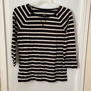 Quarter sleeve top